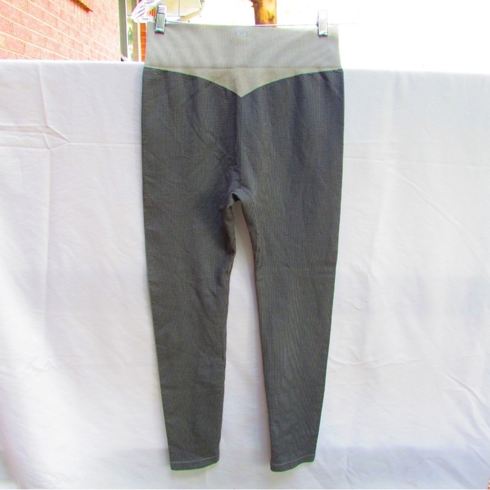 All in Motion Blue Active Top & DG Legging Set - Picture 8 of 10